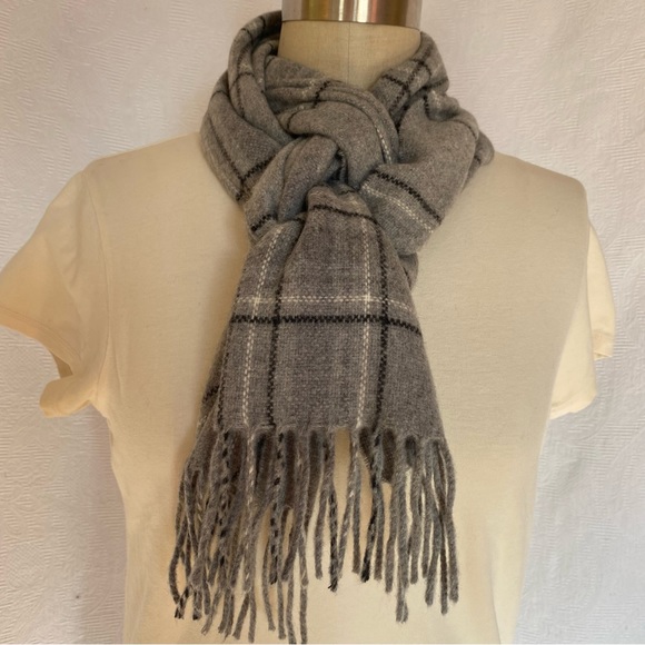 Pure cashmere men’s grey plaid woven and fringed scarf. EUC - Picture 1 of 6